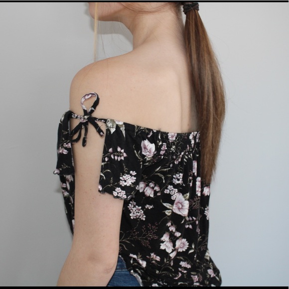 Floral Off the Shoulder American Eagle Top - Picture 3 of 4